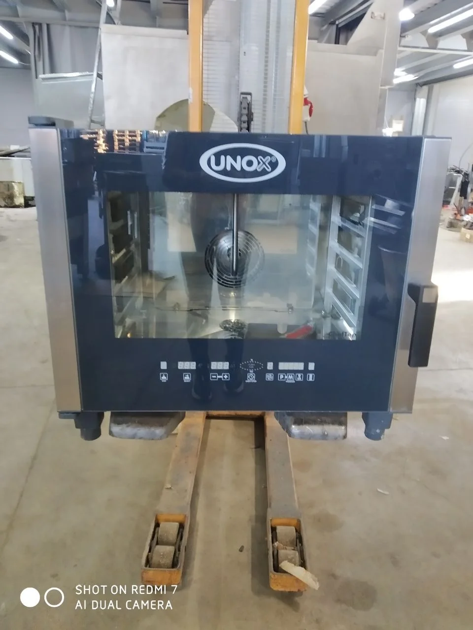 Пароконвектомат Unox XVC 305, 5 уровней под  гастроемкости 530*3250 мм.